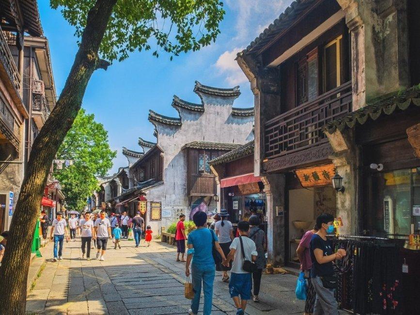 逃离破旧弃城